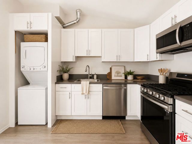 6033 Fallbrook Avenue, Woodland Hills (los Angeles), CA 91367