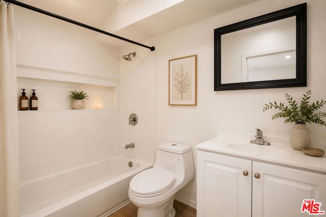 6033 Fallbrook Avenue, Woodland Hills (los Angeles), CA 91367