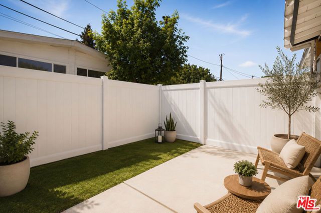 6033 Fallbrook Avenue, Woodland Hills (los Angeles), CA 91367