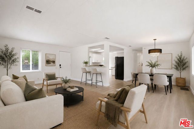 6033 Fallbrook Avenue, Woodland Hills (los Angeles), CA 91367