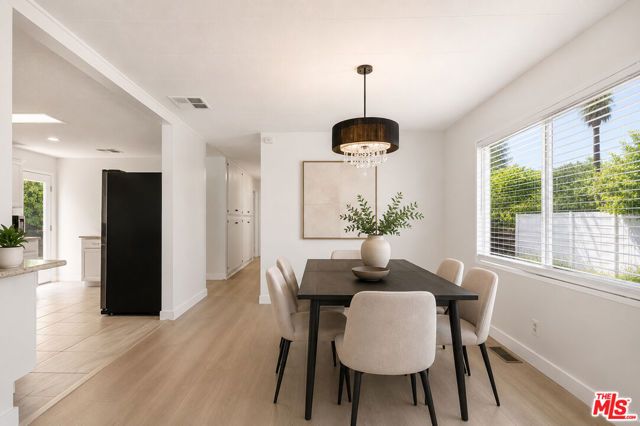 6033 Fallbrook Avenue, Woodland Hills (los Angeles), CA 91367
