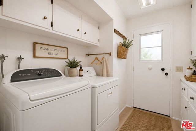 6033 Fallbrook Avenue, Woodland Hills (los Angeles), CA 91367