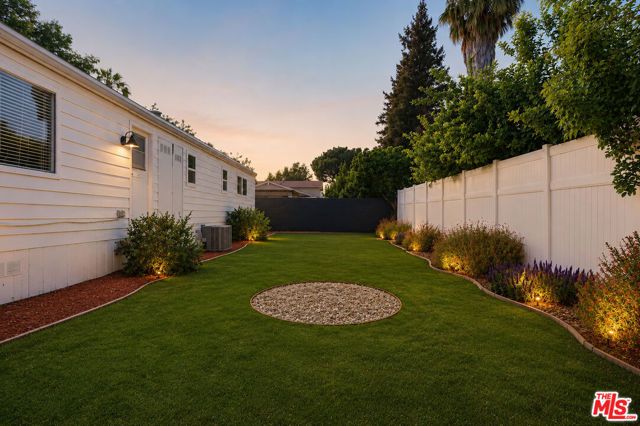 6033 Fallbrook Avenue, Woodland Hills (los Angeles), CA 91367