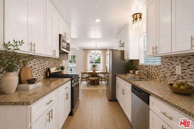6033 Fallbrook Avenue, Woodland Hills (los Angeles), CA 91367