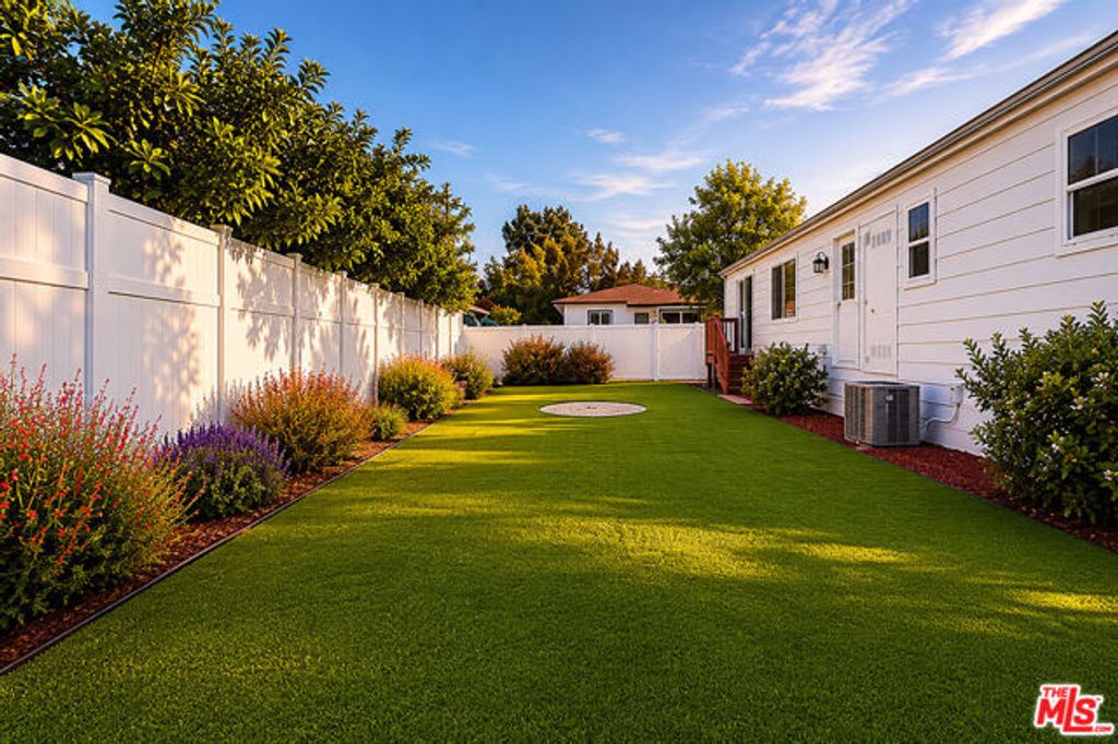 6033 Fallbrook Avenue, Woodland Hills (los Angeles), CA 91367