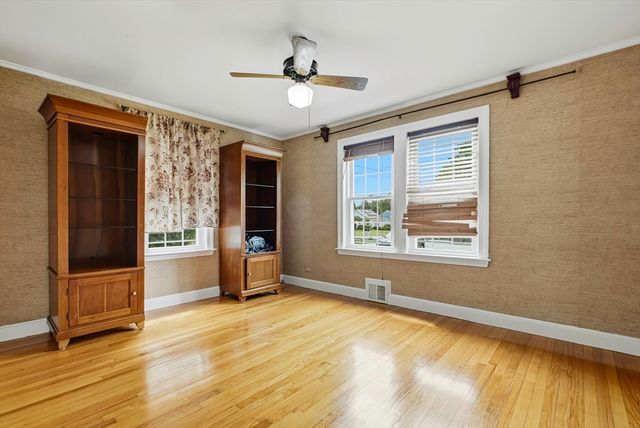 284 Village St, Medway, MA 02053