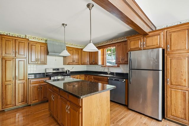 284 Village St, Medway, MA 02053