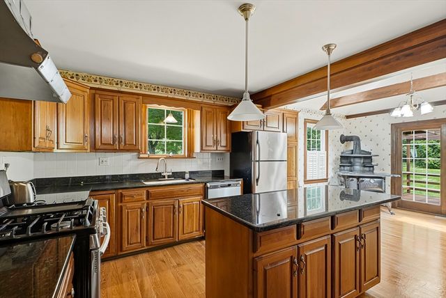 284 Village St, Medway, MA 02053