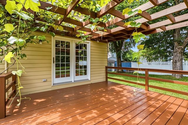 284 Village St, Medway, MA 02053