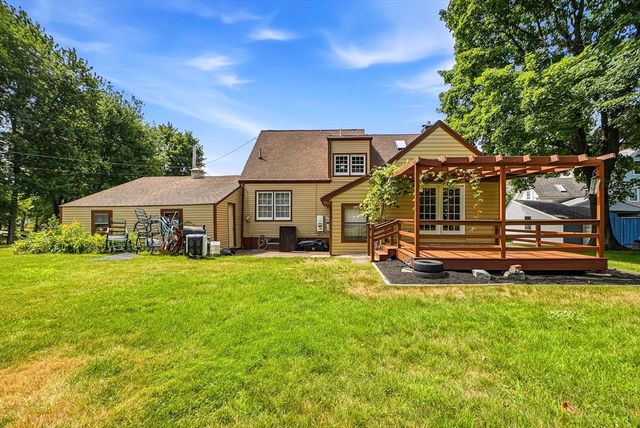 284 Village St, Medway, MA 02053