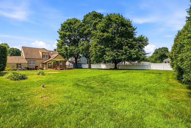 284 Village St, Medway, MA 02053