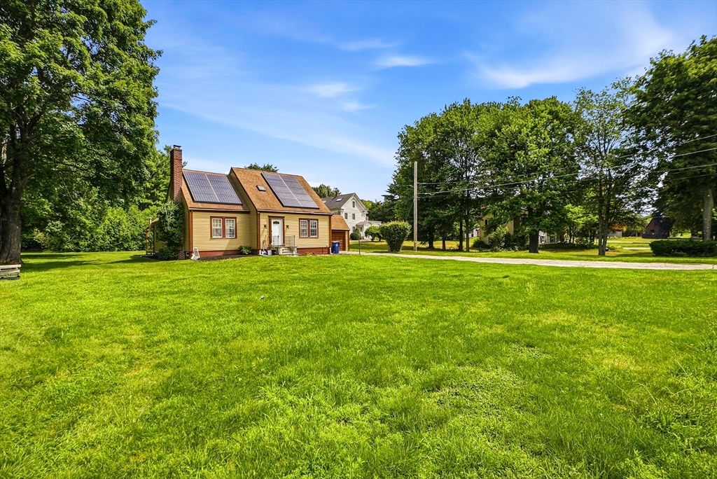284 Village St, Medway, MA 02053
