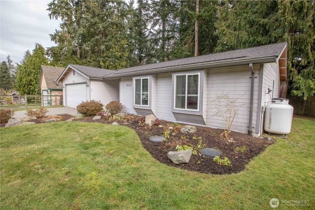 7847 Blakely Avenue, Clinton, WA 98236