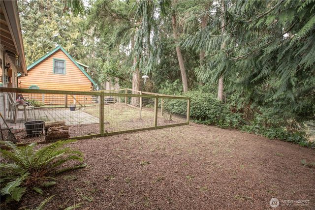 7847 Blakely Avenue, Clinton, WA 98236