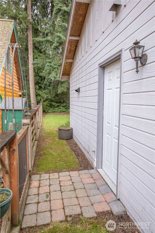 7847 Blakely Avenue, Clinton, WA 98236