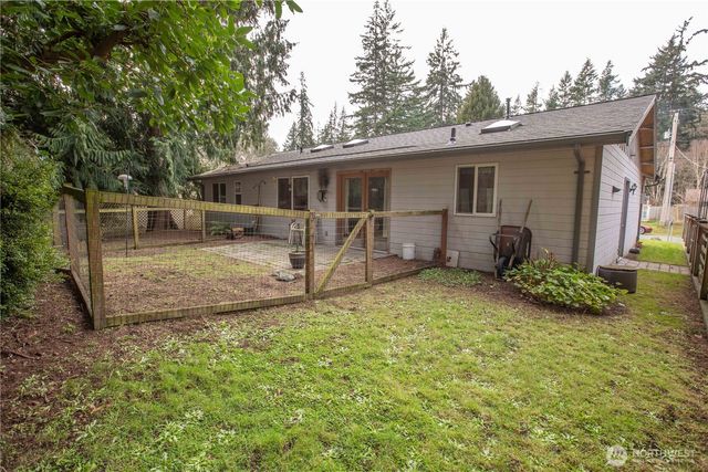 7847 Blakely Avenue, Clinton, WA 98236