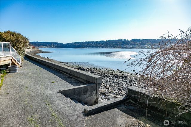 7847 Blakely Avenue, Clinton, WA 98236