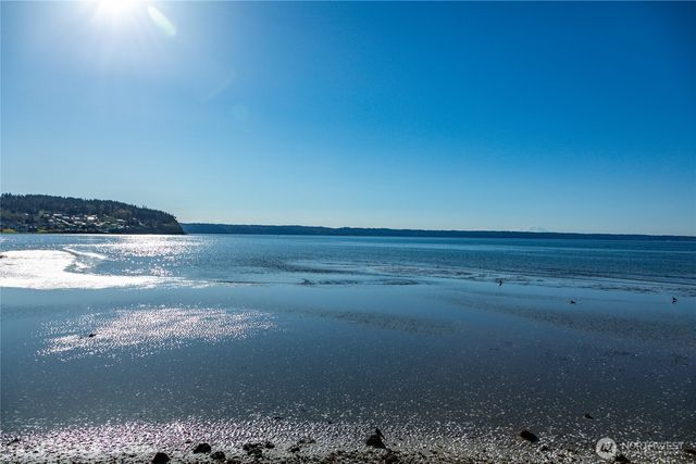 7847 Blakely Avenue, Clinton, WA 98236