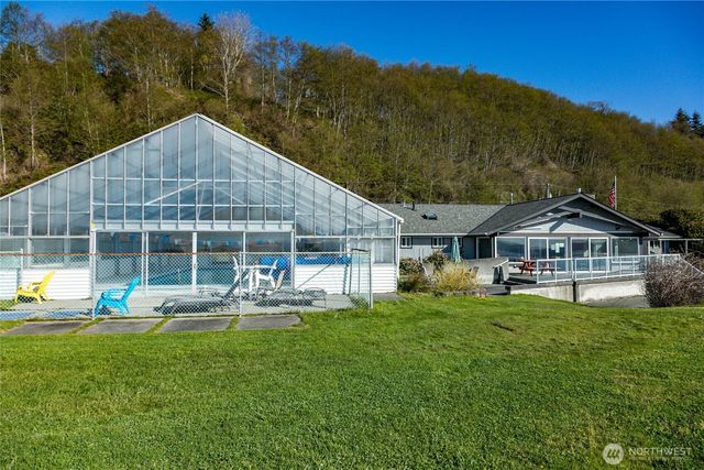 7847 Blakely Avenue, Clinton, WA 98236