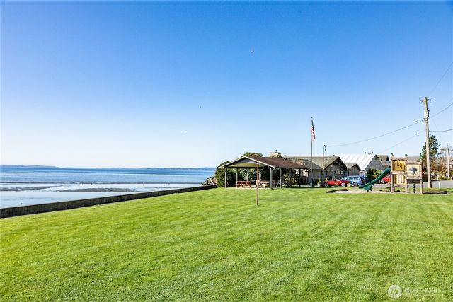 7847 Blakely Avenue, Clinton, WA 98236