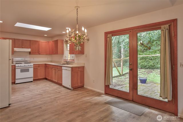 7847 Blakely Avenue, Clinton, WA 98236