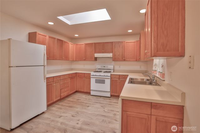 7847 Blakely Avenue, Clinton, WA 98236