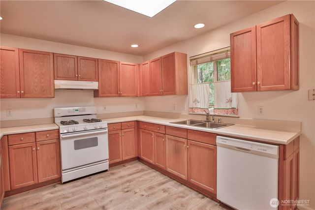 7847 Blakely Avenue, Clinton, WA 98236