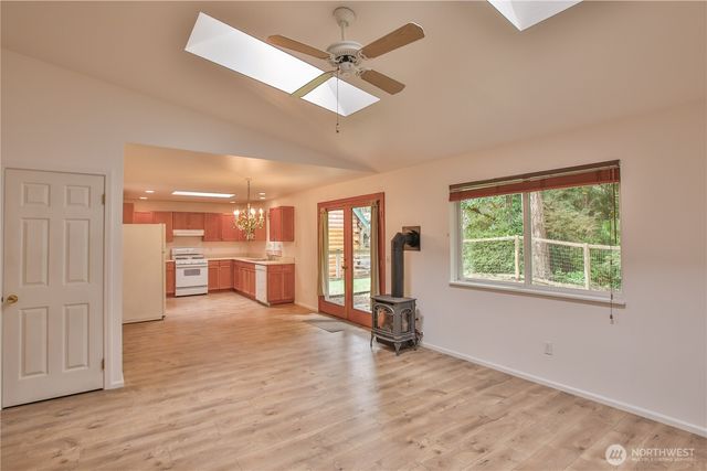 7847 Blakely Avenue, Clinton, WA 98236