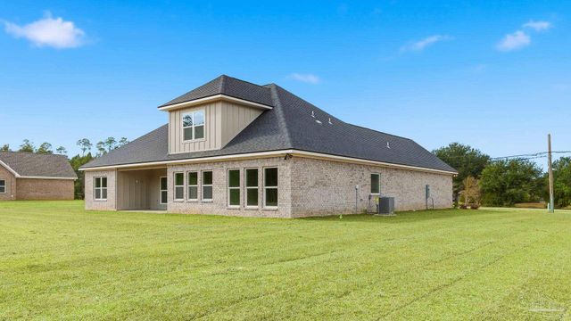 5900 Greenfield St, Pace, FL 32571