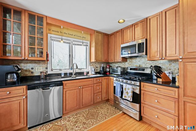 76 Shafer Road, New Hartford, CT 06057