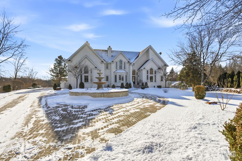 Image 1 of property listing at 13220 Fox Lane, Lemont, IL 60439