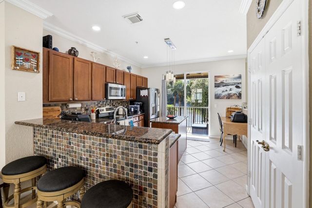 2905 S Greenleaf Circle, Boynton Beach, FL 33426
