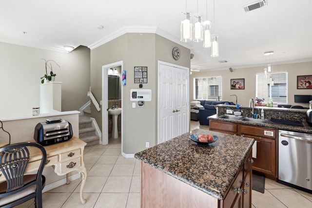 2905 S Greenleaf Circle, Boynton Beach, FL 33426