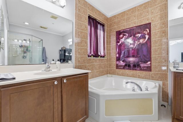 2905 S Greenleaf Circle, Boynton Beach, FL 33426