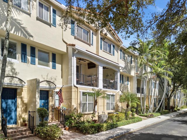 2905 S Greenleaf Circle, Boynton Beach, FL 33426