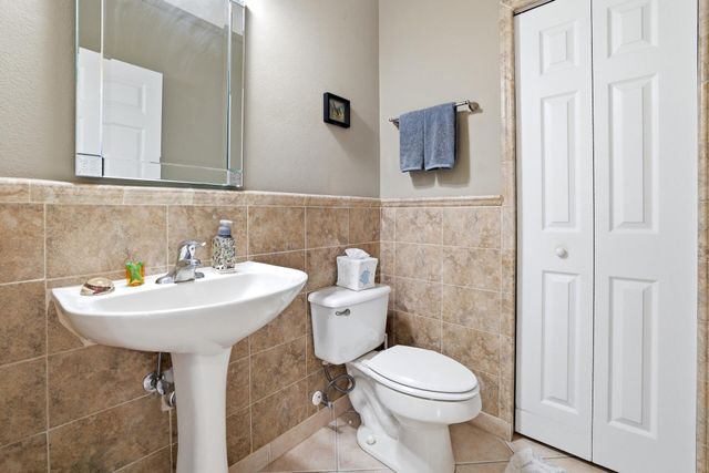 2905 S Greenleaf Circle, Boynton Beach, FL 33426