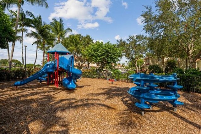 2905 S Greenleaf Circle, Boynton Beach, FL 33426