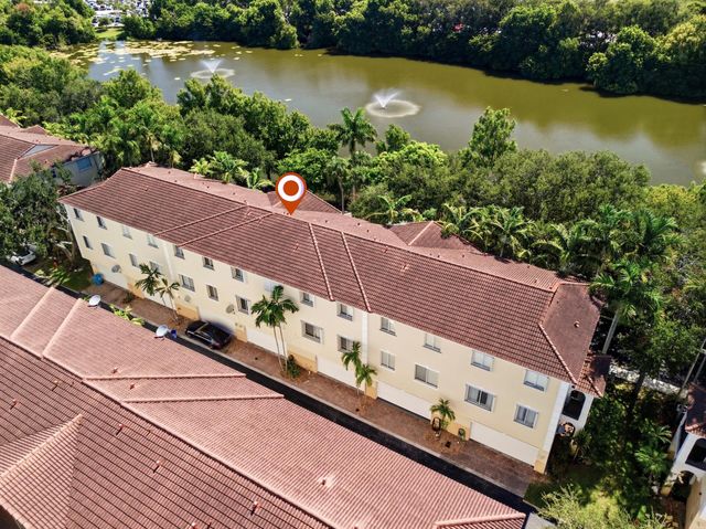 2905 S Greenleaf Circle, Boynton Beach, FL 33426
