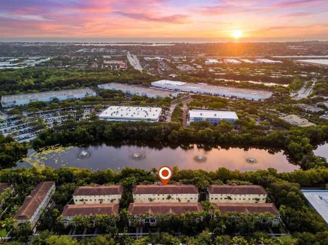 2905 S Greenleaf Circle, Boynton Beach, FL 33426