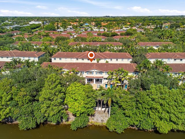 2905 S Greenleaf Circle, Boynton Beach, FL 33426