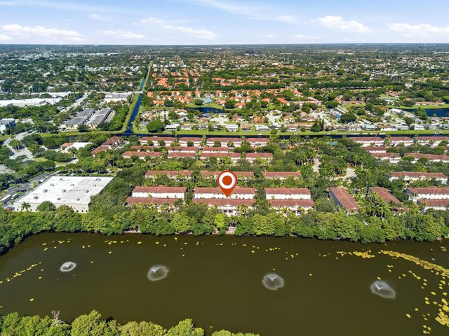 2905 S Greenleaf Circle, Boynton Beach, FL 33426