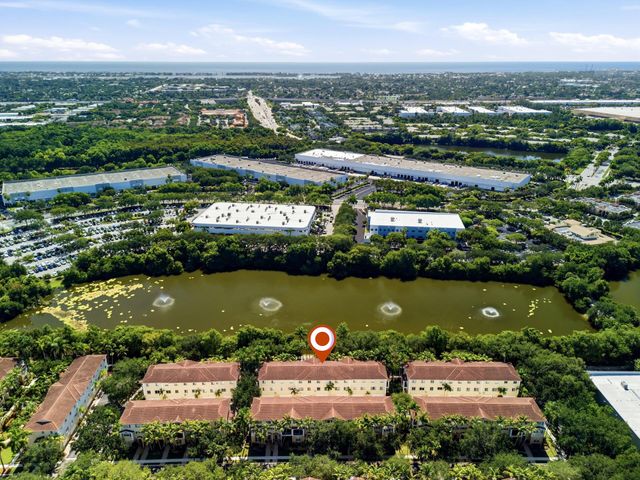 2905 S Greenleaf Circle, Boynton Beach, FL 33426