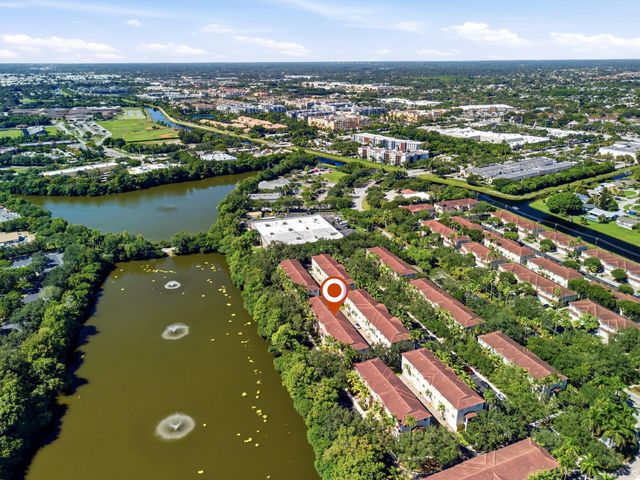 2905 S Greenleaf Circle, Boynton Beach, FL 33426