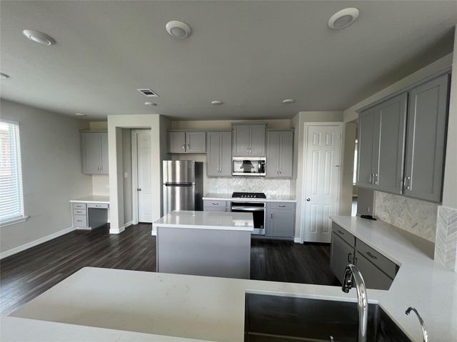 2638 Settler Hill Drive, Fresno, TX 77545