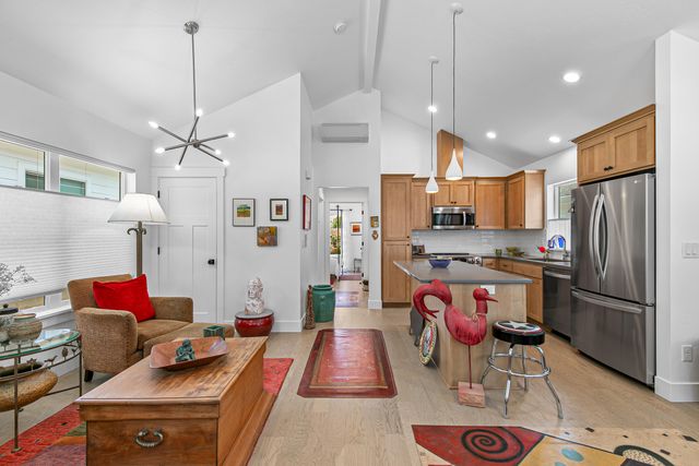 583 Coffee Lane, Ashland, OR 97520