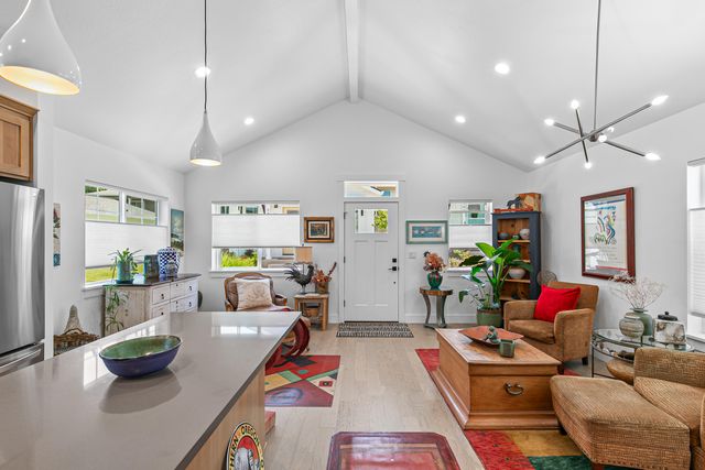 583 Coffee Lane, Ashland, OR 97520