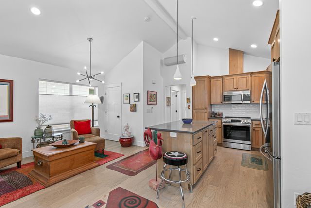 583 Coffee Lane, Ashland, OR 97520