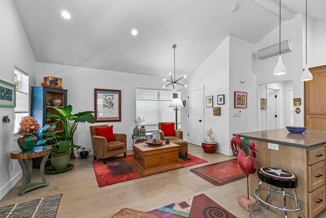 583 Coffee Lane, Ashland, OR 97520