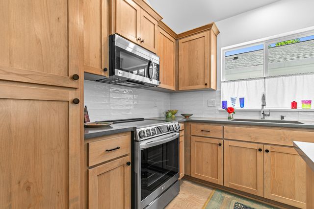 583 Coffee Lane, Ashland, OR 97520