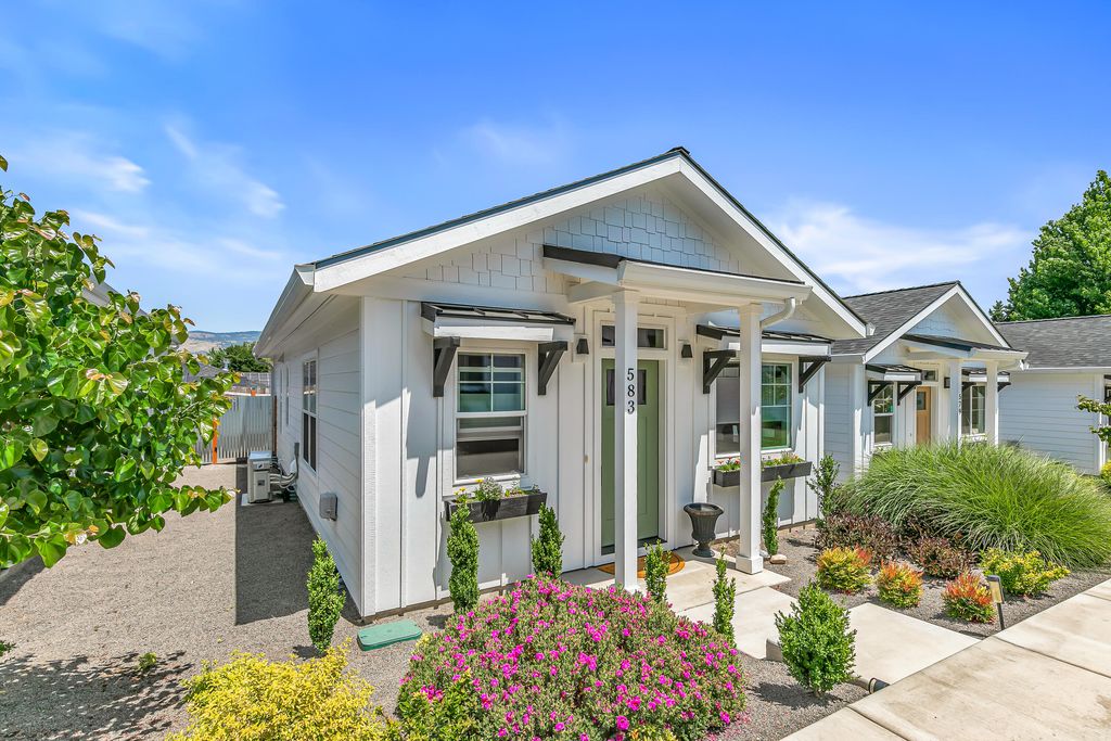 583 Coffee Lane, Ashland, OR 97520